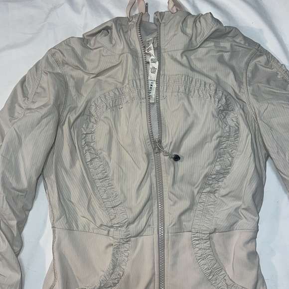 Lululemon Dance Studio Jacket in Dune, size 6 - Picture 10 of 14